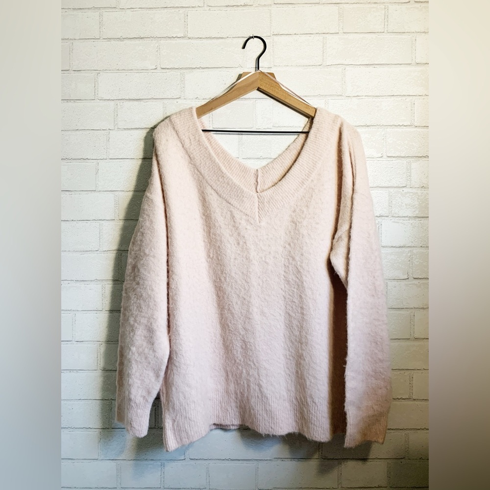 Topshop NWT Oversized Fuzzy Soft Light Baby Pink Wide V-Neck Sweater L - Picture 2 of 7